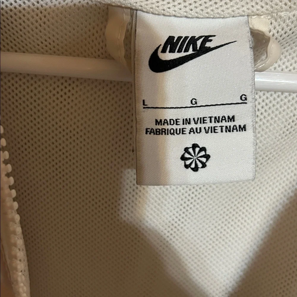 Nike Two-Tone Gray and Cream Jacket Windrunner - Picture 2 of 7